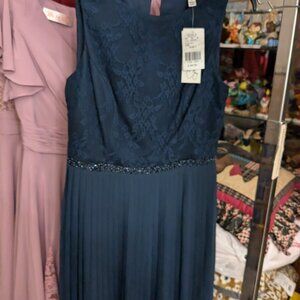 Beautiful Navy short dress size 7 Speechless brand NWT